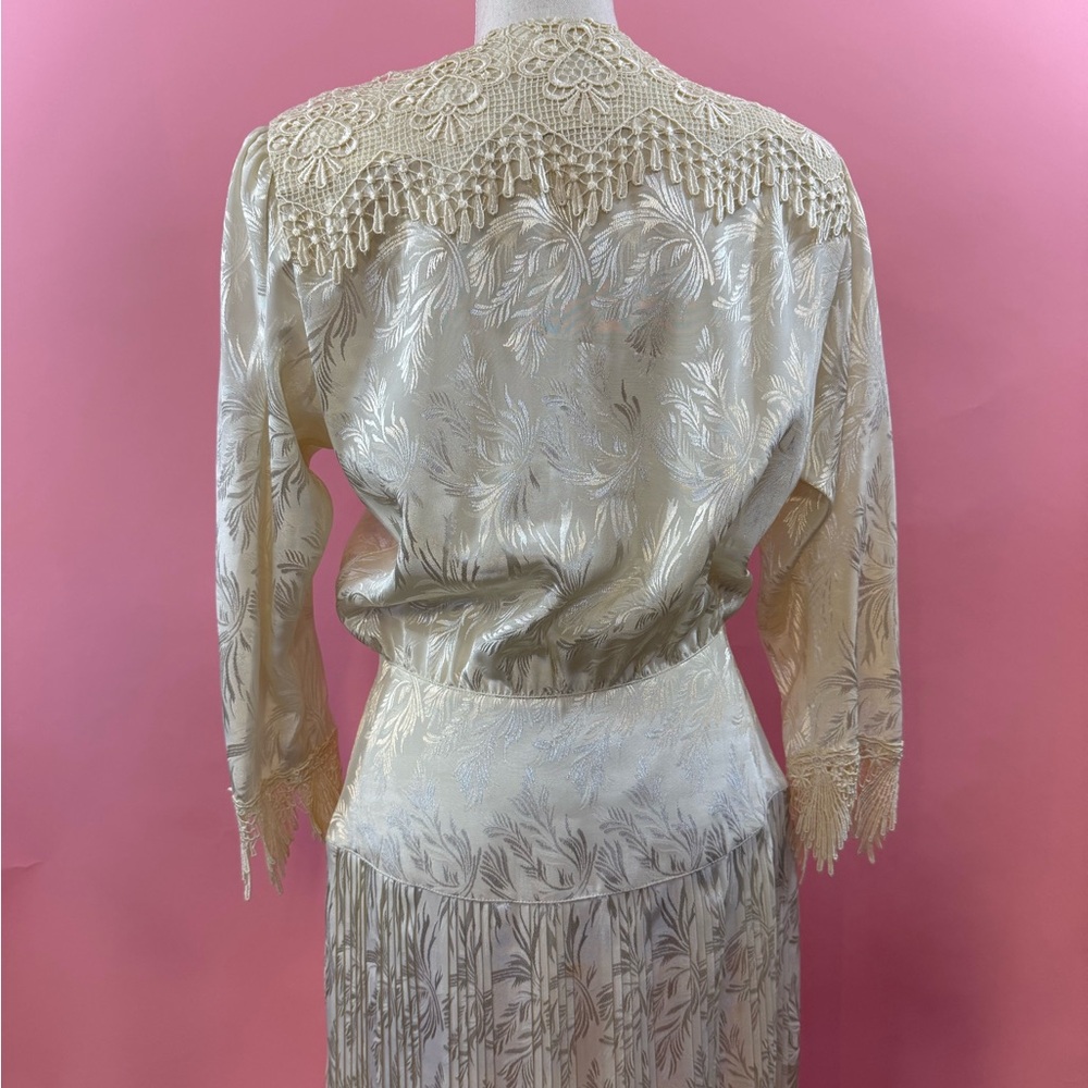 Elegant Cream Wrap Dress with Button Detail - Picture 6 of 10